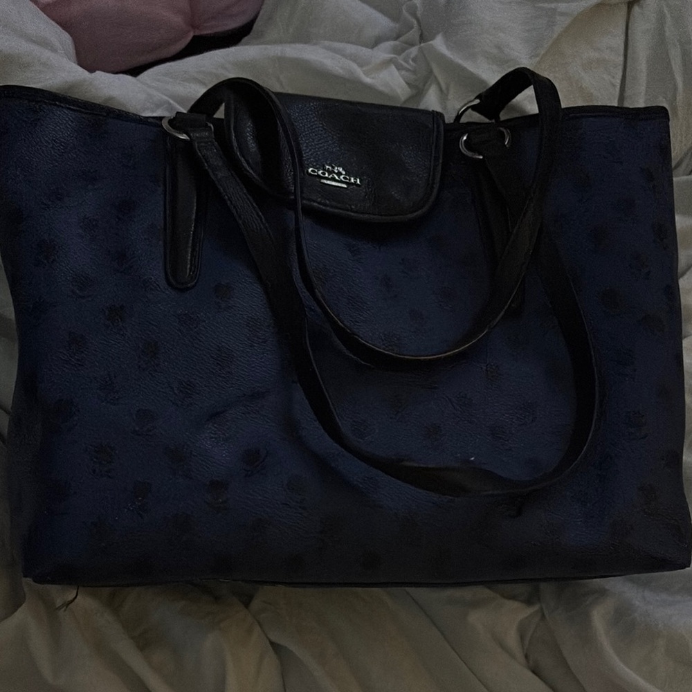 Coach Black Crossbody Bag with Sleek Design and Functionality